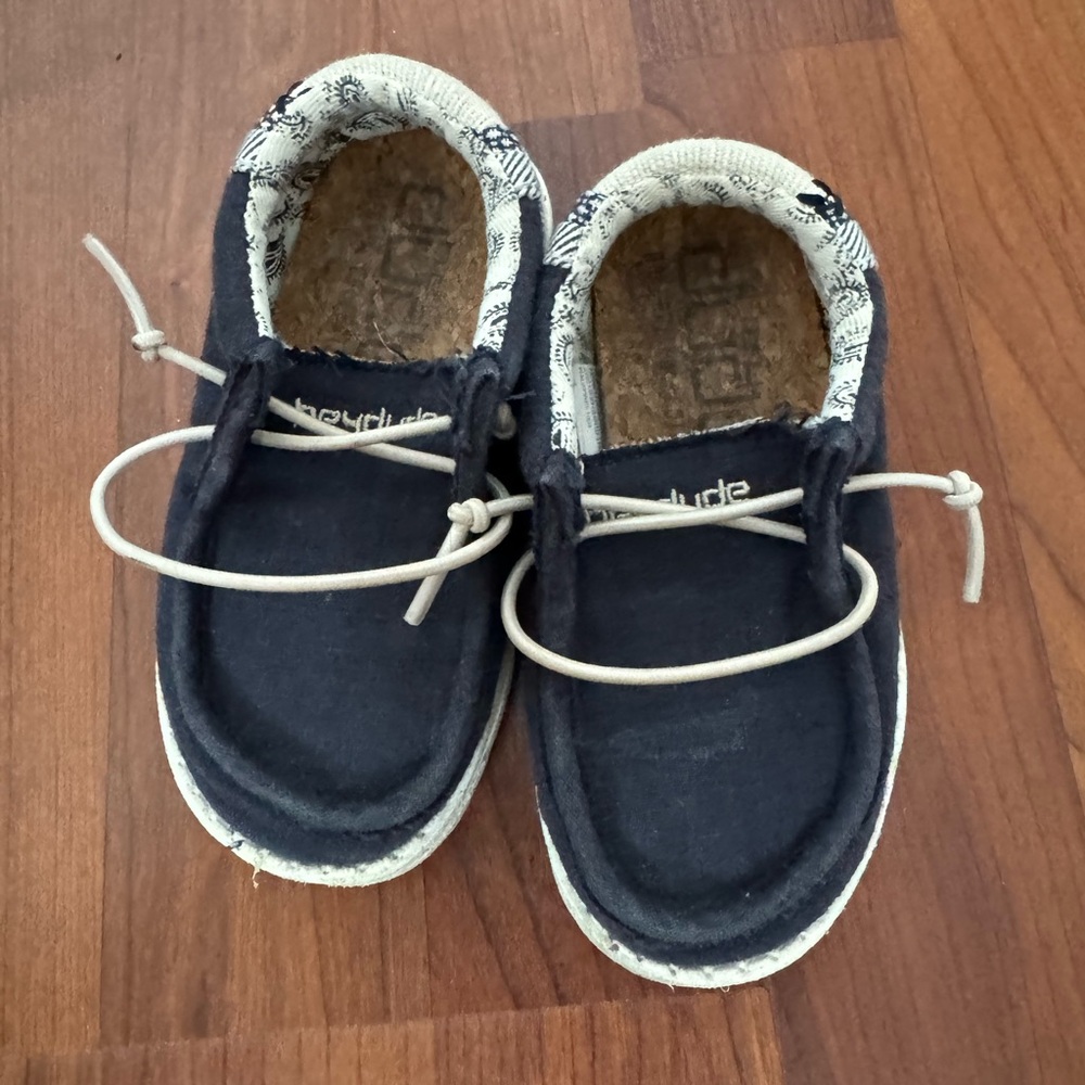 Hey dude toddler Wally size 6